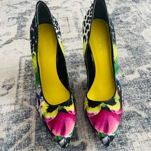 New Nine West Patterned Pumps